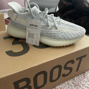 Yeezy boost 350 v2 static